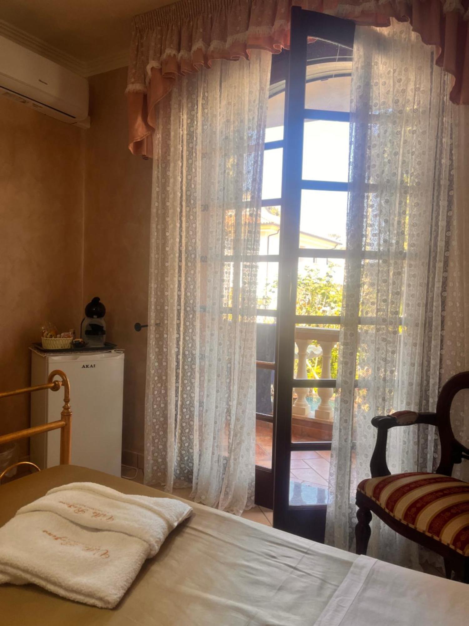 Appartamenti Regina Santa Domenica  Esterno foto