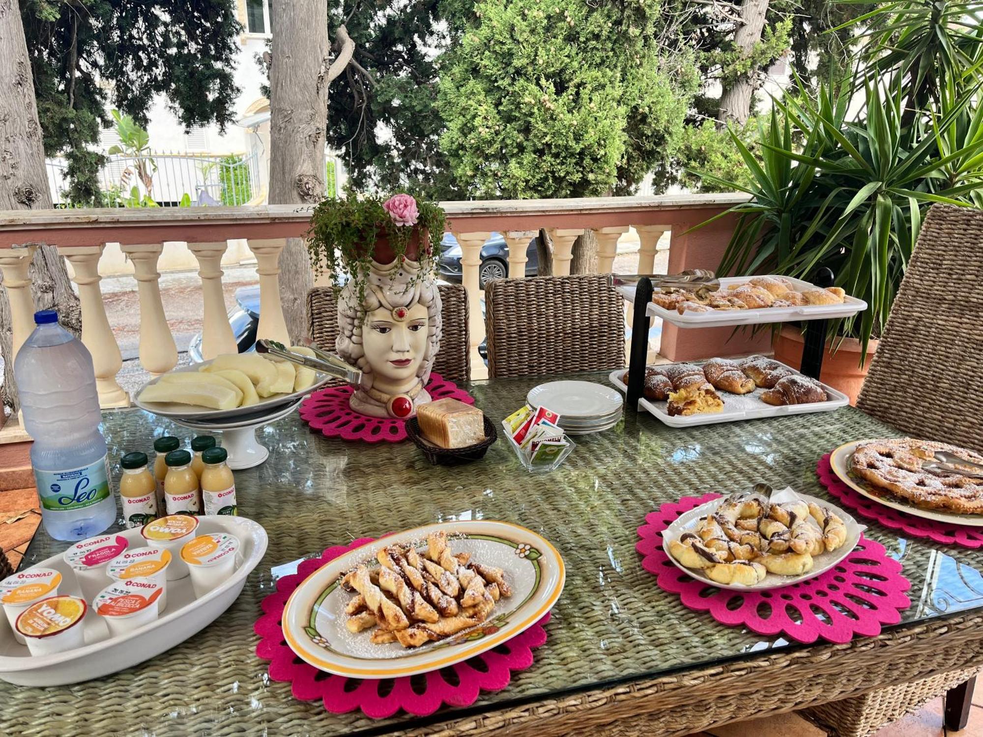 Appartamenti Regina Santa Domenica  Esterno foto